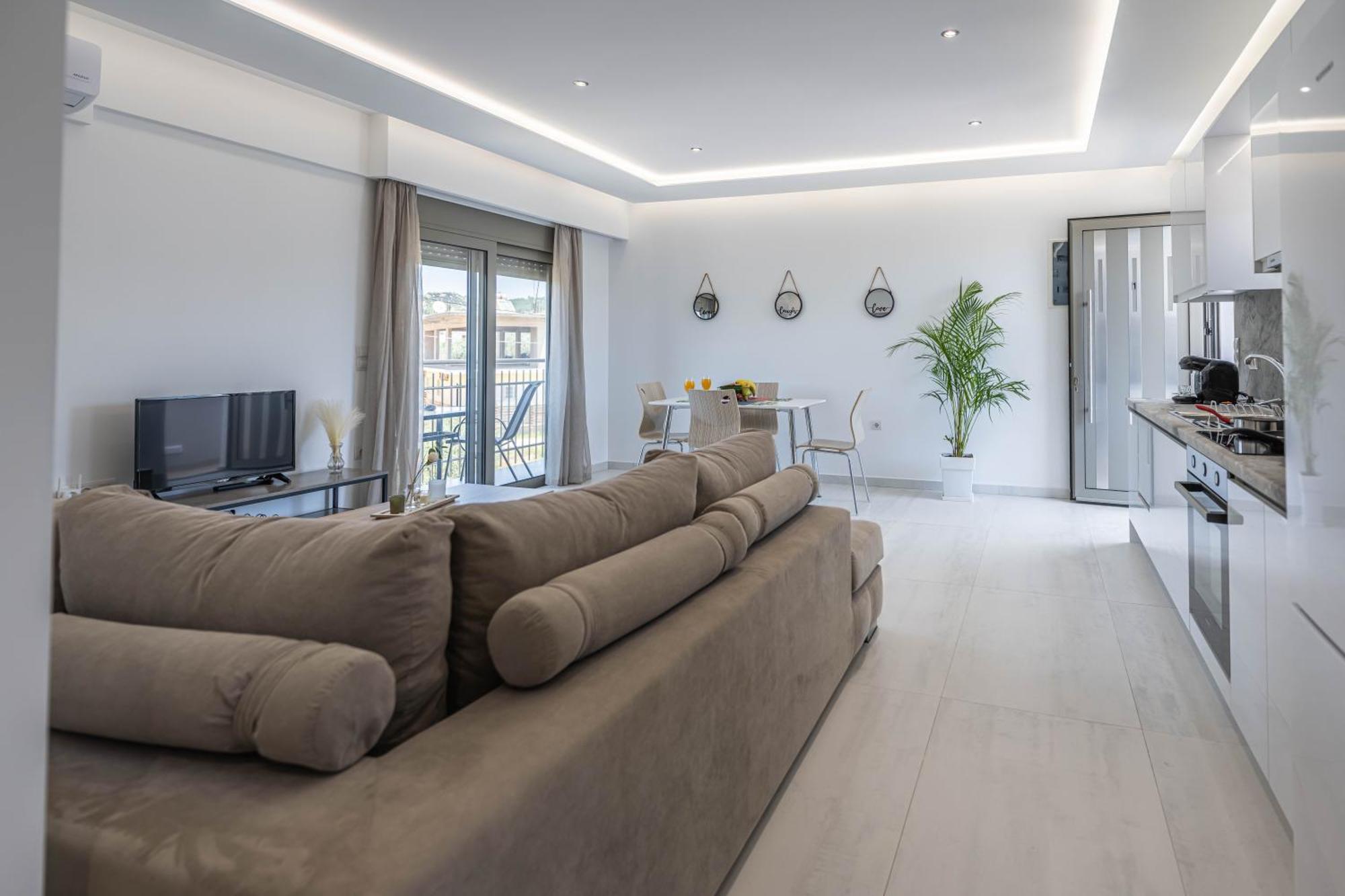 Demiani House Lardos